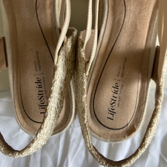 Life Stride Women’s Espadrilles Size 9.5 EUC Beige - Picture 5 of 7